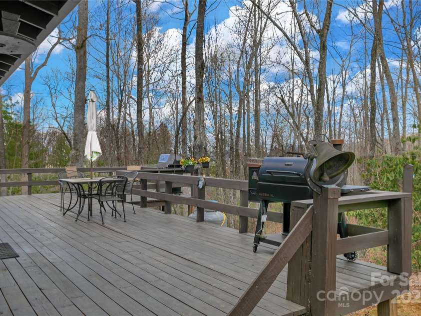 116 Woodpecker Lane, Brevard, NC 28712.  MLS# CAR4228755, YatesRealty ID 13595. 