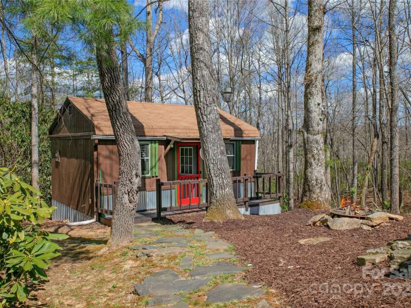 116 Woodpecker Lane, Brevard, NC 28712.  MLS# CAR4228755, YatesRealty ID 13595. 