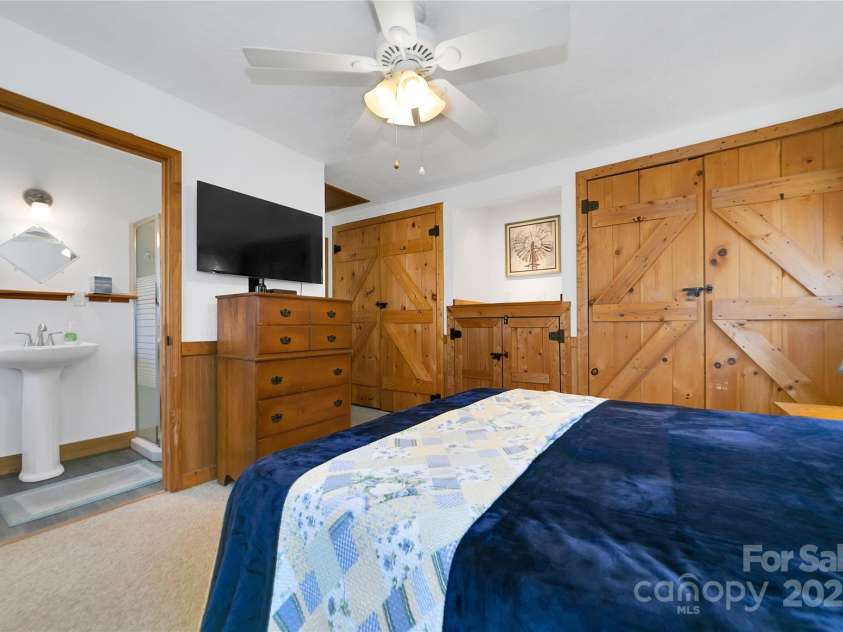 116 Woodpecker Lane, Brevard, NC 28712.  MLS# CAR4228755, YatesRealty ID 13595. 