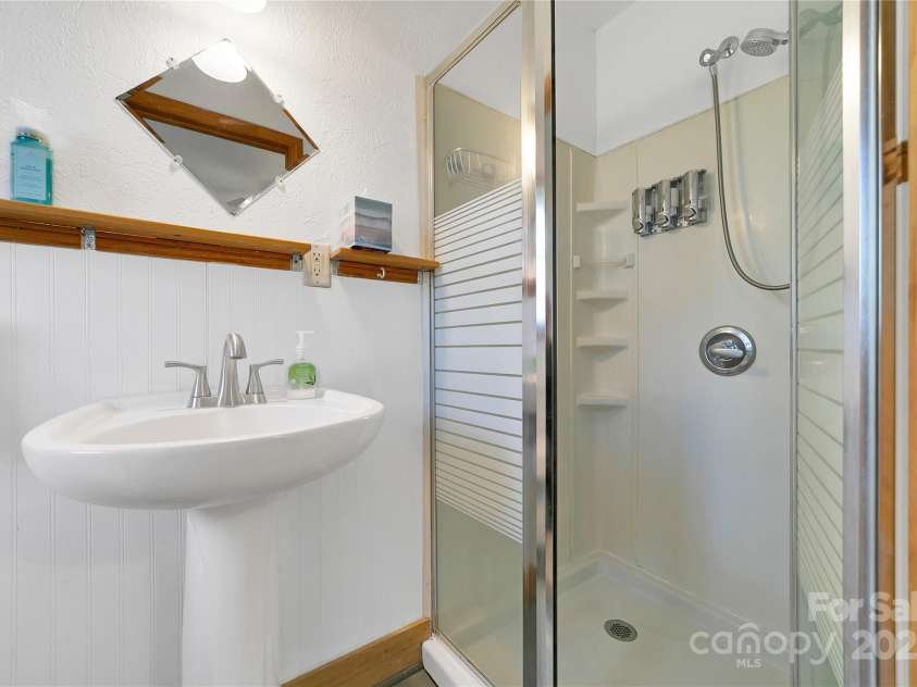 116 Woodpecker Lane, Brevard, NC 28712.  MLS# CAR4228755, YatesRealty ID 13595. 