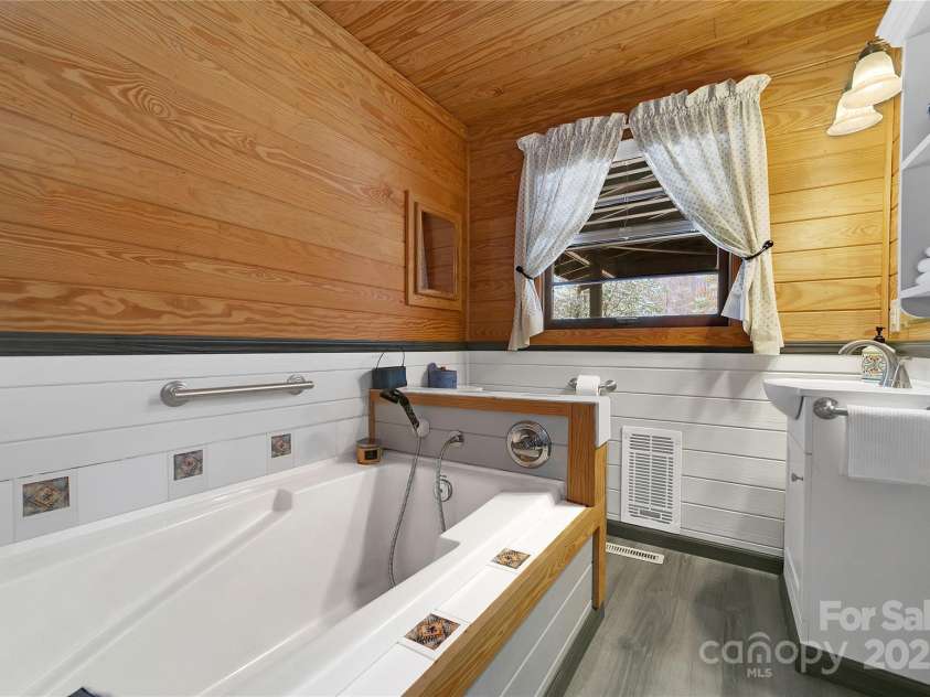 116 Woodpecker Lane, Brevard, NC 28712.  MLS# CAR4228755, YatesRealty ID 13595. 