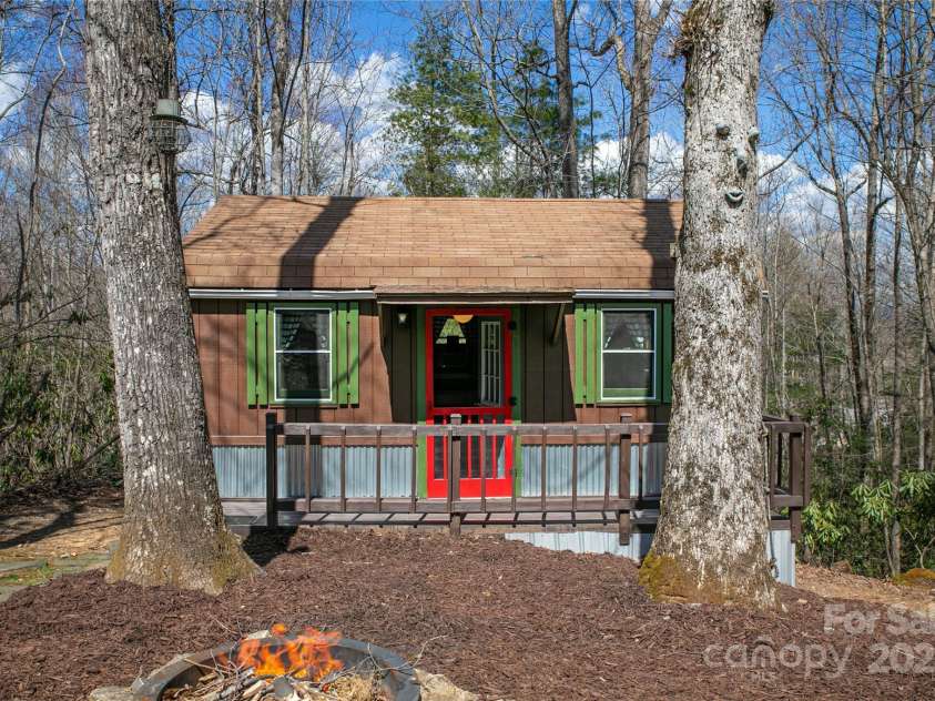 116 Woodpecker Lane, Brevard, NC 28712.  MLS# CAR4228755, YatesRealty ID 13595. 