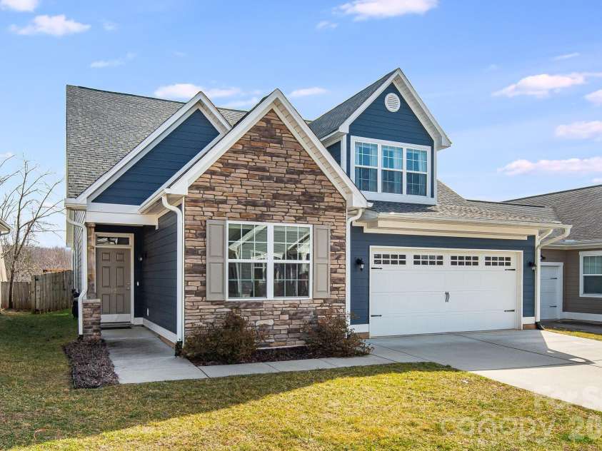 12 Hyde Park Place, Arden, NC 28704.  MLS# CAR4352317, YatesRealty ID 13596. 