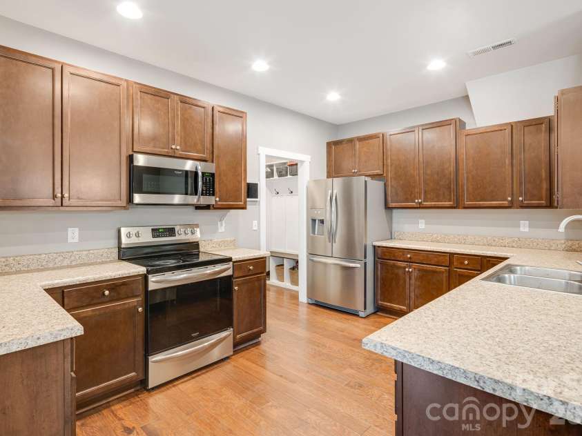 12 Hyde Park Place, Arden, NC 28704.  MLS# CAR4352317, YatesRealty ID 13596. 