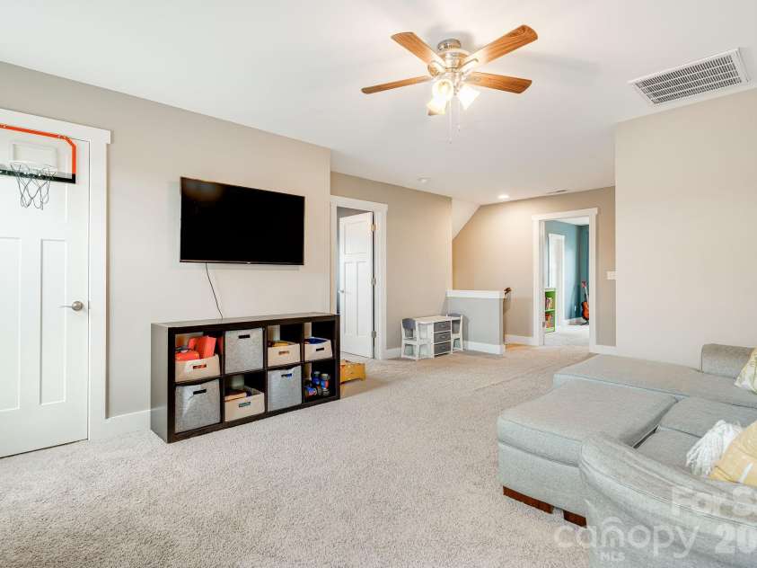 12 Hyde Park Place, Arden, NC 28704.  MLS# CAR4352317, YatesRealty ID 13596. 