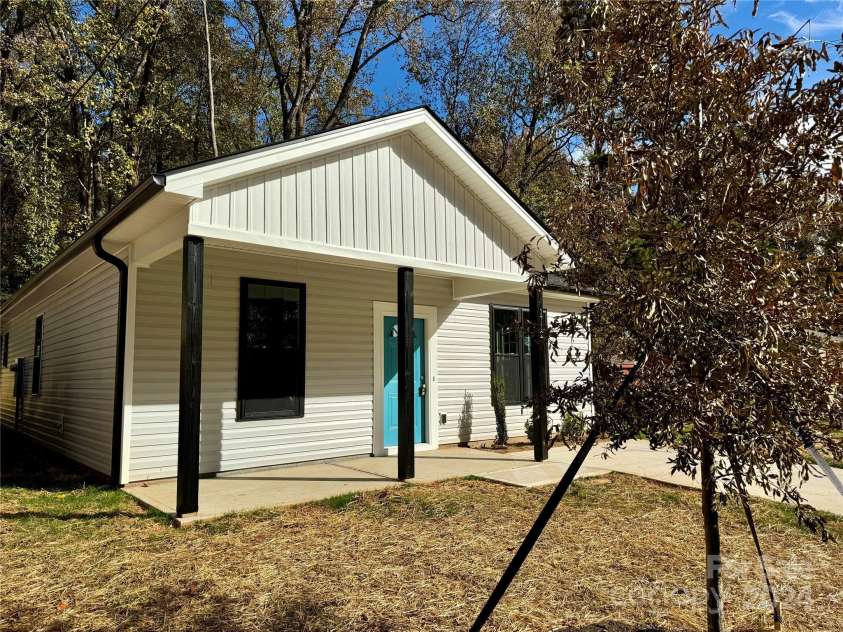 1712 Mcdonald Street, Charlotte, NC 28216.  MLS# CAR4192864, YatesRealty ID 13597. 