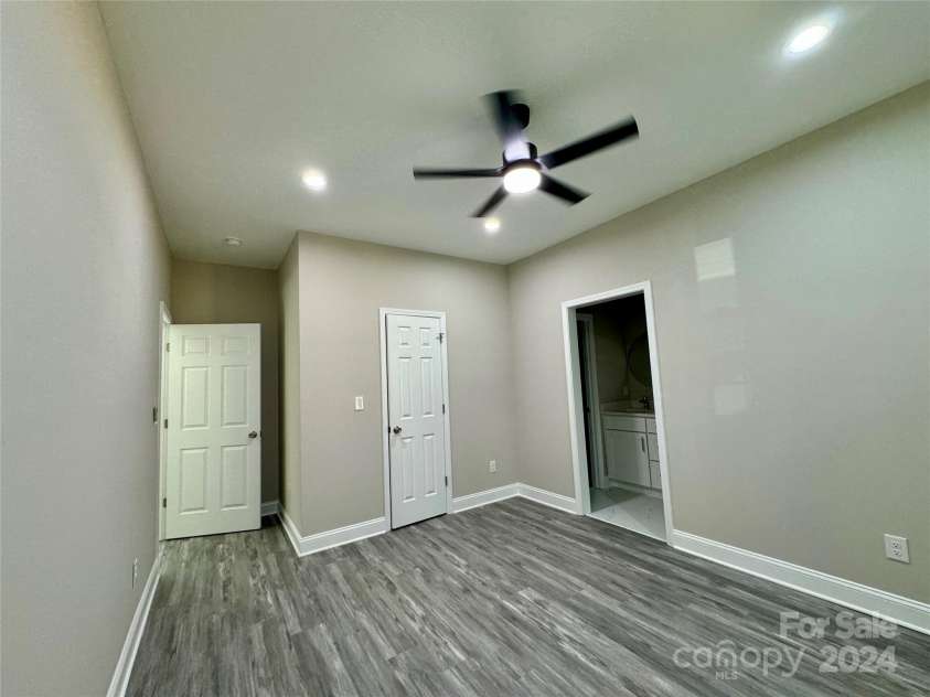 1712 Mcdonald Street, Charlotte, NC 28216.  MLS# CAR4192864, YatesRealty ID 13597. 