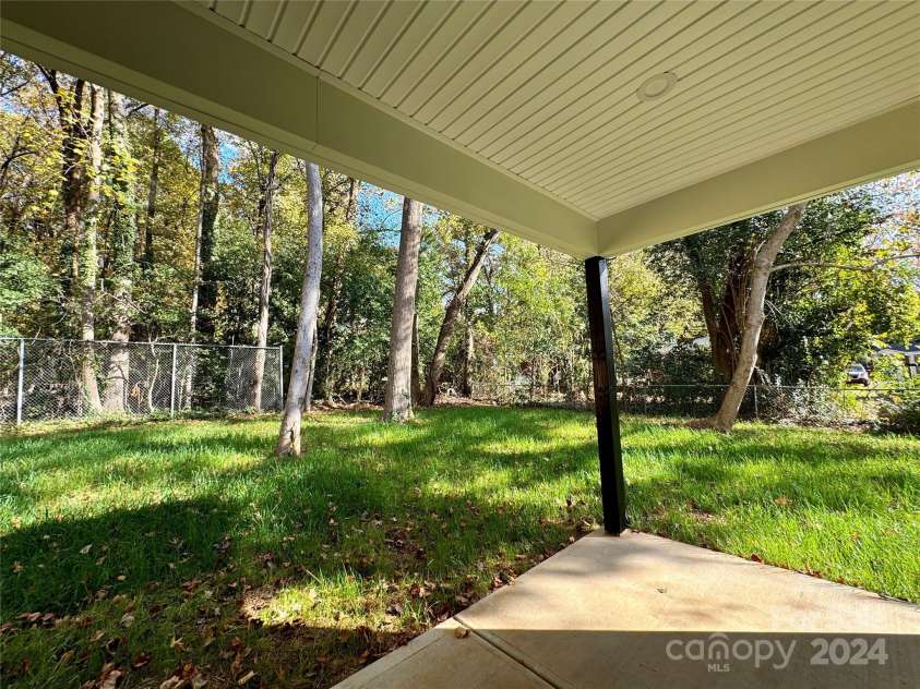 1712 Mcdonald Street, Charlotte, NC 28216.  MLS# CAR4192864, YatesRealty ID 13597. 