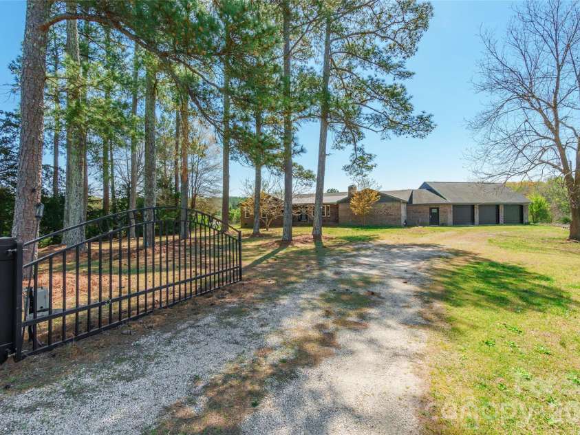2248 Willie Usher Road, Lancaster, SC 29720.  MLS# CAR4362590, YatesRealty ID 13598. 