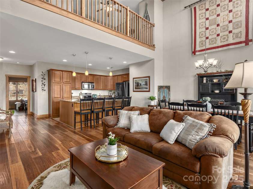 330 Vista Drive, Mars Hill, NC 28754.  MLS# CAR4229157, YatesRealty ID 13598. 