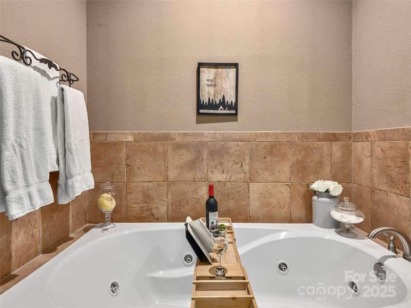 330 Vista Drive, Mars Hill, NC 28754.  MLS# CAR4229157, YatesRealty ID 13598. Unwind in your whirlpool tub.