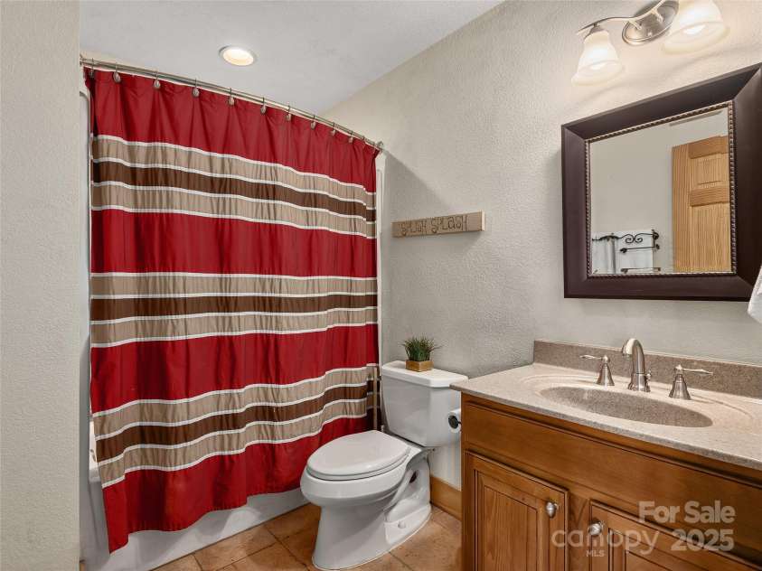 330 Vista Drive, Mars Hill, NC 28754.  MLS# CAR4229157, YatesRealty ID 13598. Upper level additional full bathroom.