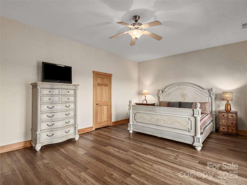 330 Vista Drive, Mars Hill, NC 28754.  MLS# CAR4229157, YatesRealty ID 13598. Walk-in closets in each room.