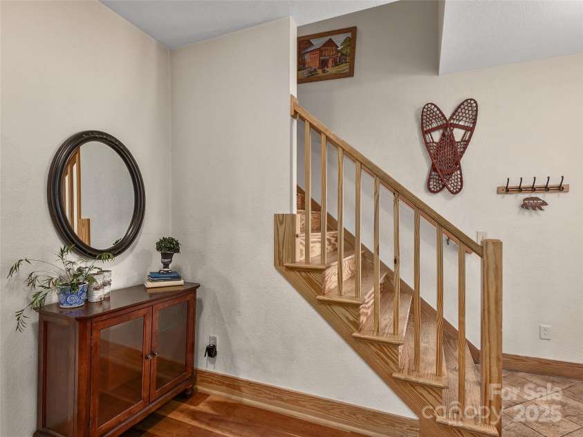 330 Vista Drive, Mars Hill, NC 28754.  MLS# CAR4229157, YatesRealty ID 13598. Welcoming foyer.