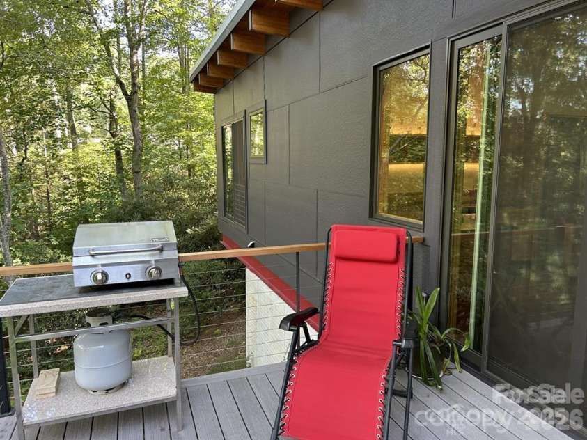 448 Mt. Mitchell Drive, Burnsville, NC 28714.  MLS# CAR4361005, YatesRealty ID 13599. 