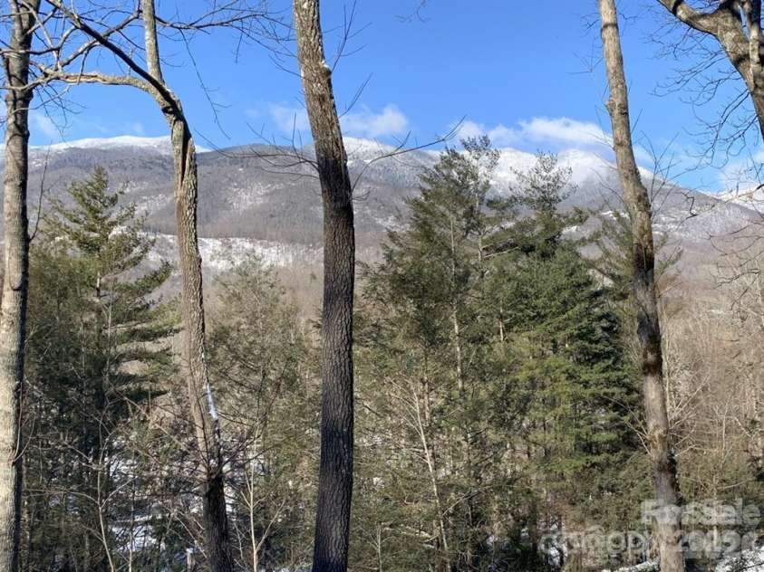 448 Mt. Mitchell Drive, Burnsville, NC 28714.  MLS# CAR4361005, YatesRealty ID 13599. 