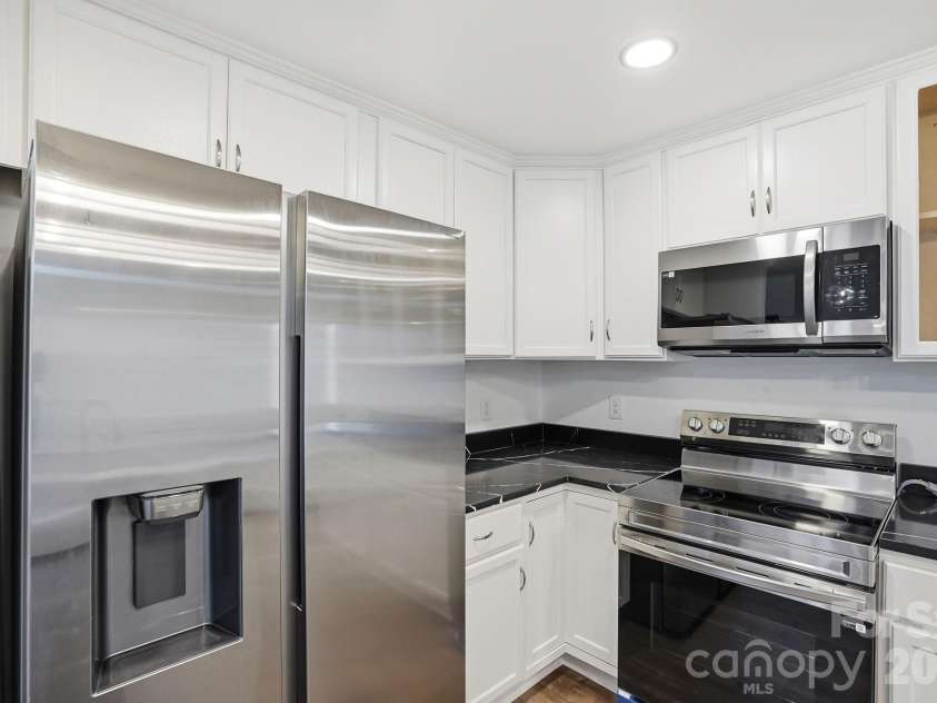 704 Border Street, Dallas, NC 28034.  MLS# CAR4342695, YatesRealty ID 1360. All Brand New Appliances