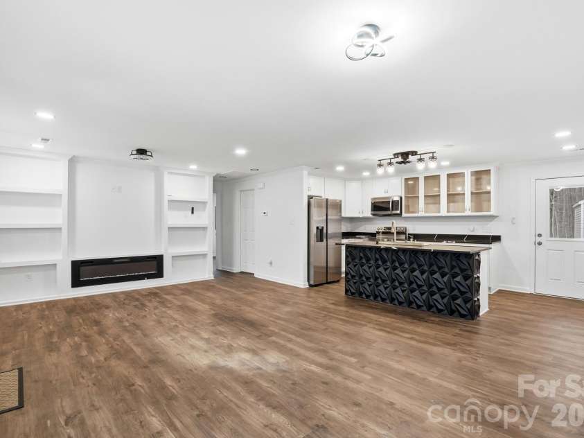 704 Border Street, Dallas, NC 28034.  MLS# CAR4342695, YatesRealty ID 1360. Open Floorplan