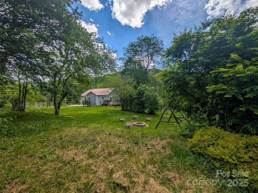 95 Lady Bug Lane, Burnsville, NC 28714.  MLS# CAR4206406, YatesRealty ID 13600. 