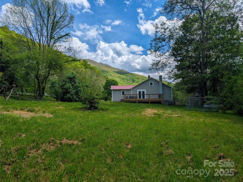 95 Lady Bug Lane, Burnsville, NC 28714.  MLS# CAR4206406, YatesRealty ID 13600. 