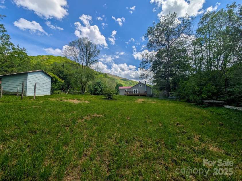 95 Lady Bug Lane, Burnsville, NC 28714.  MLS# CAR4206406, YatesRealty ID 13600. 