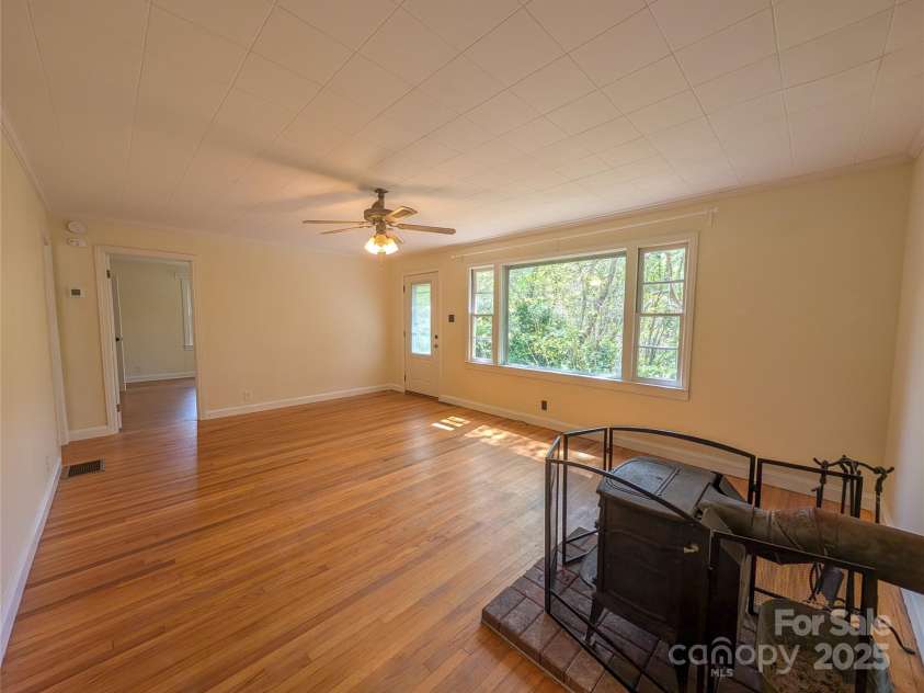 95 Lady Bug Lane, Burnsville, NC 28714.  MLS# CAR4206406, YatesRealty ID 13600. Additional view of living area