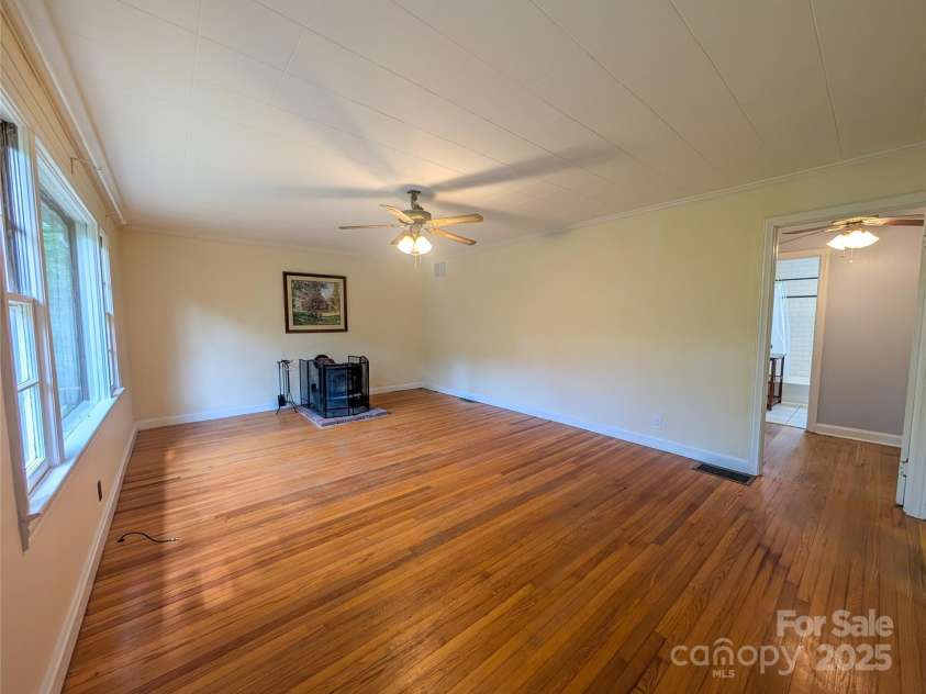 95 Lady Bug Lane, Burnsville, NC 28714.  MLS# CAR4206406, YatesRealty ID 13600. Additional view of living area
