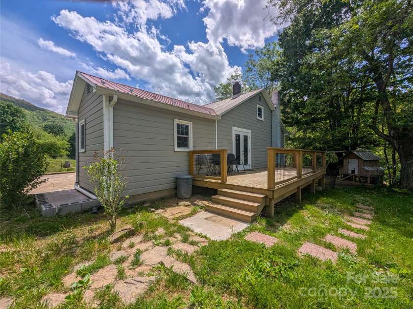 95 Lady Bug Lane, Burnsville, NC 28714.  MLS# CAR4206406, YatesRealty ID 13600. Back deck is wonderful spot to relax!