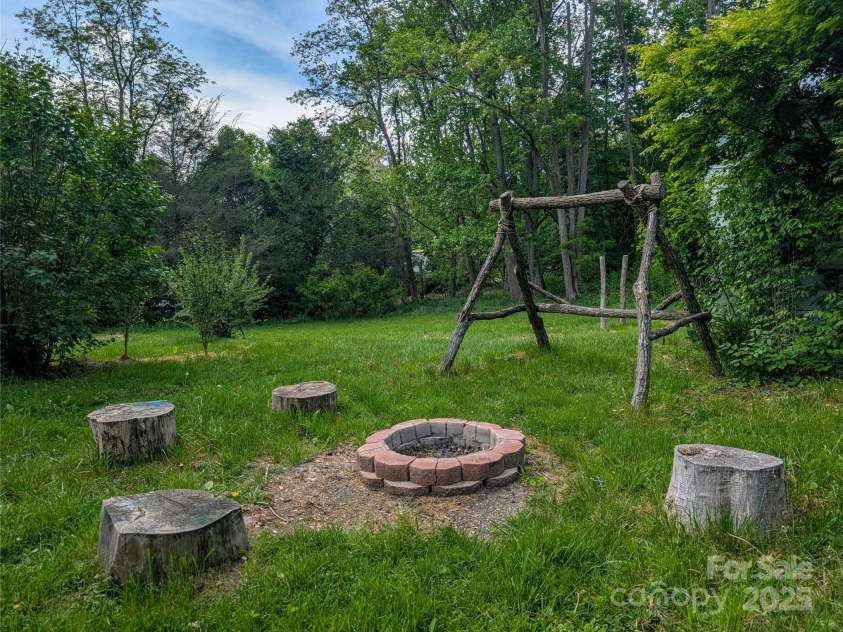 95 Lady Bug Lane, Burnsville, NC 28714.  MLS# CAR4206406, YatesRealty ID 13600. Firepit is ready for you to enjoy!