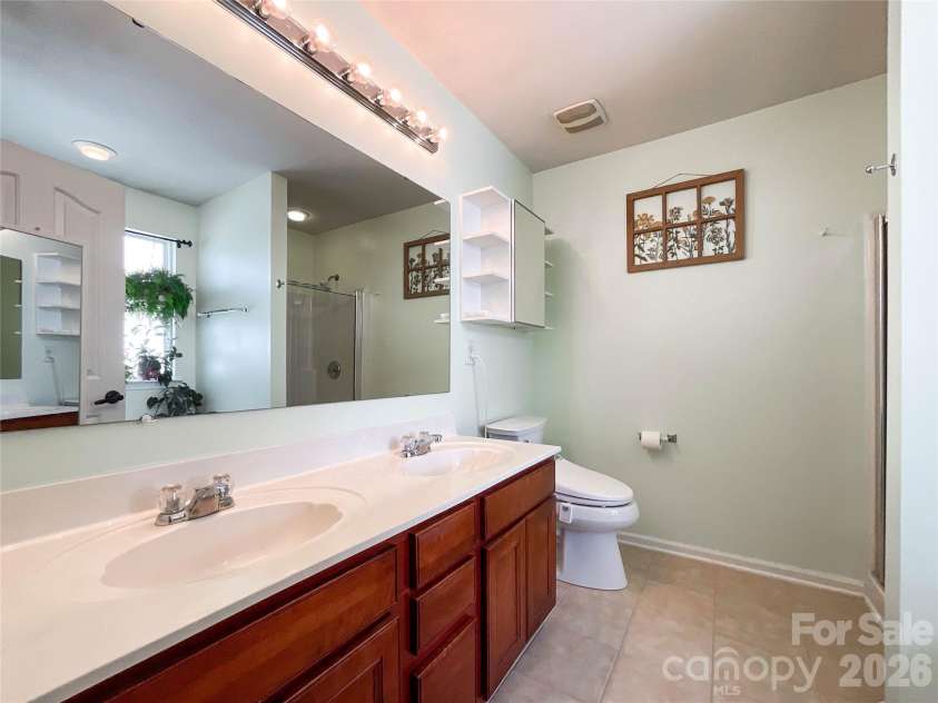 15137 Oldcorn Lane, Charlotte, NC 28262.  MLS# CAR4367729, YatesRealty ID 13601. Primary bath