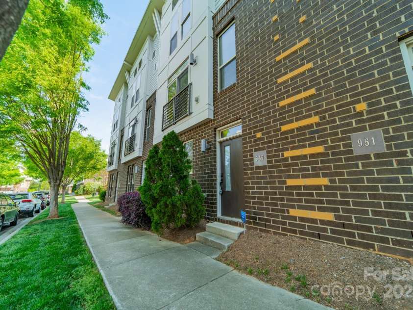 947 Warren Burgess Lane, Charlotte, NC 28205.  MLS# CAR4200841, YatesRealty ID 13601. 