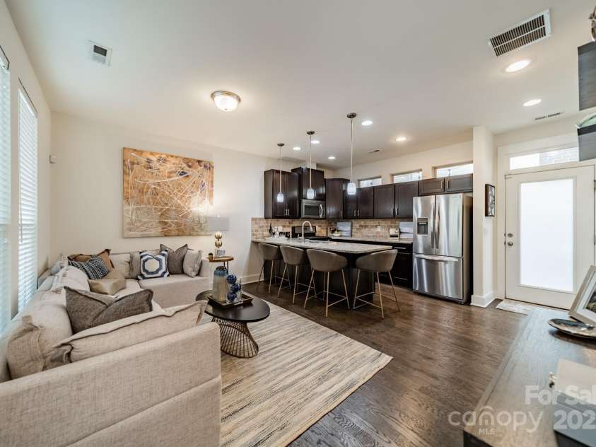 947 Warren Burgess Lane, Charlotte, NC 28205.  MLS# CAR4200841, YatesRealty ID 13601. 