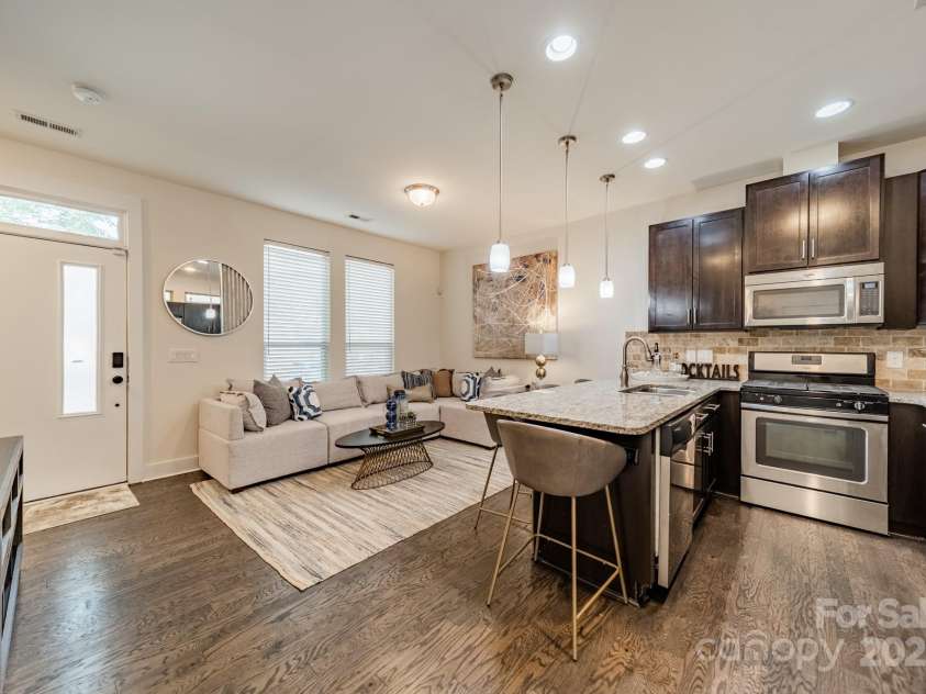 947 Warren Burgess Lane, Charlotte, NC 28205.  MLS# CAR4200841, YatesRealty ID 13601. 