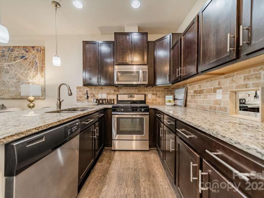 947 Warren Burgess Lane, Charlotte, NC 28205.  MLS# CAR4200841, YatesRealty ID 13601. 