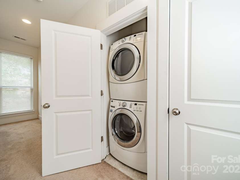 947 Warren Burgess Lane, Charlotte, NC 28205.  MLS# CAR4200841, YatesRealty ID 13601. 