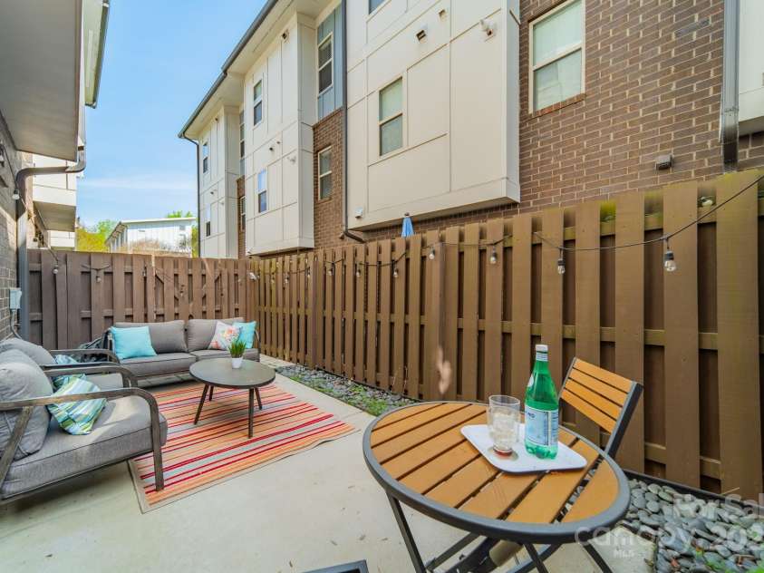 947 Warren Burgess Lane, Charlotte, NC 28205.  MLS# CAR4200841, YatesRealty ID 13601. 