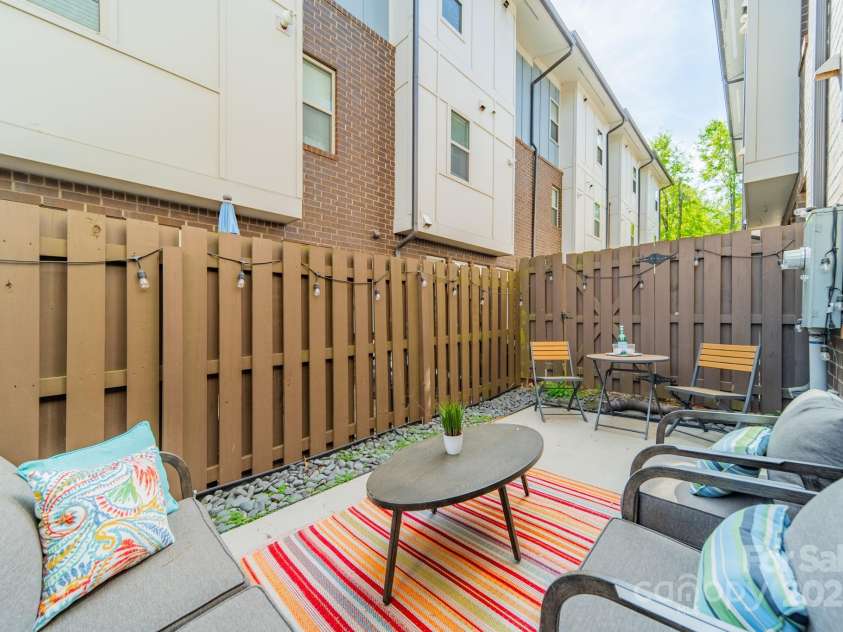 947 Warren Burgess Lane, Charlotte, NC 28205.  MLS# CAR4200841, YatesRealty ID 13601. 