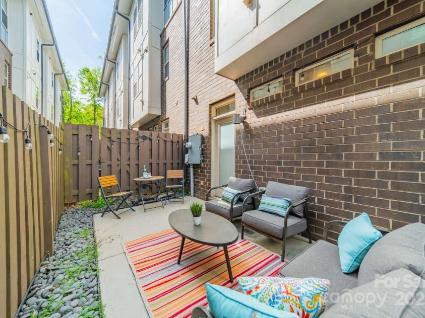 947 Warren Burgess Lane, Charlotte, NC 28205.  MLS# CAR4200841, YatesRealty ID 13601. 