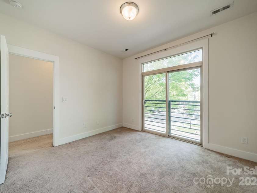 947 Warren Burgess Lane, Charlotte, NC 28205.  MLS# CAR4200841, YatesRealty ID 13601. 