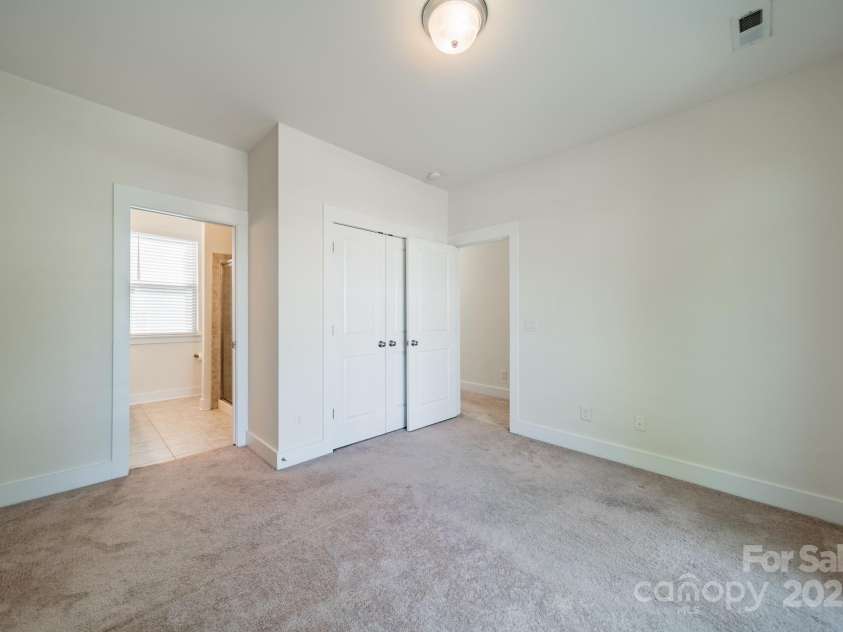 947 Warren Burgess Lane, Charlotte, NC 28205.  MLS# CAR4200841, YatesRealty ID 13601. 