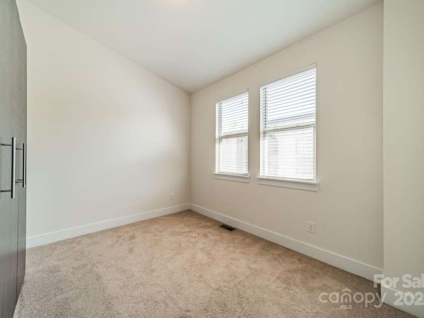 947 Warren Burgess Lane, Charlotte, NC 28205.  MLS# CAR4200841, YatesRealty ID 13601. 