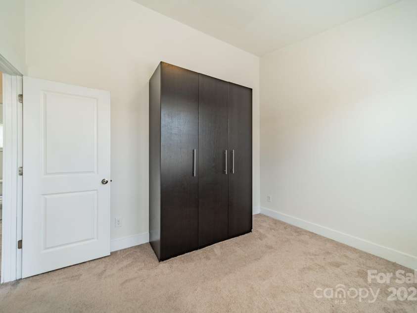 947 Warren Burgess Lane, Charlotte, NC 28205.  MLS# CAR4200841, YatesRealty ID 13601. 