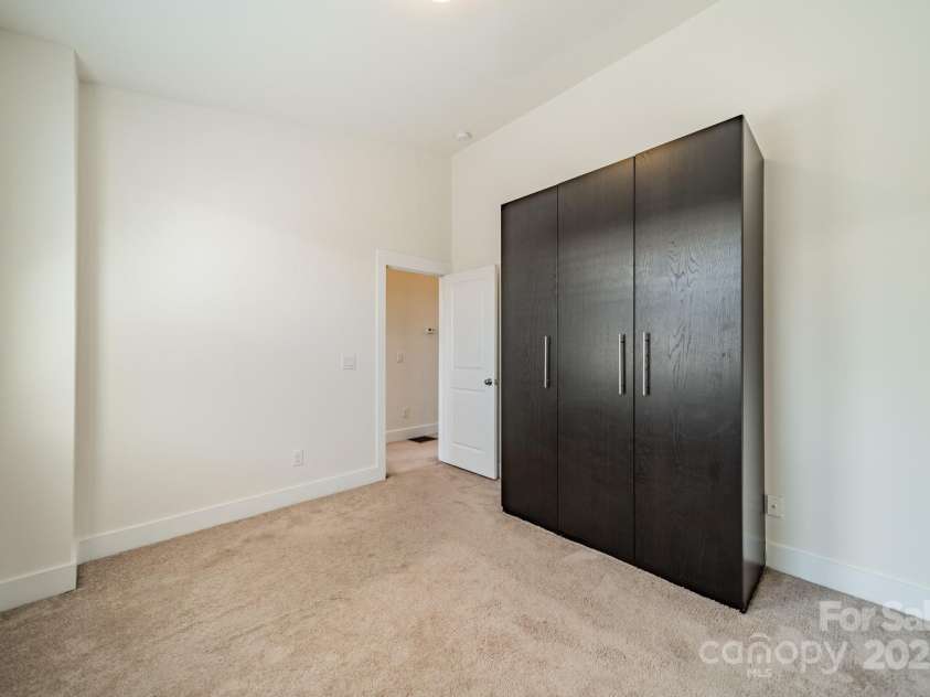 947 Warren Burgess Lane, Charlotte, NC 28205.  MLS# CAR4200841, YatesRealty ID 13601. 