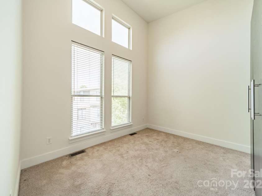 947 Warren Burgess Lane, Charlotte, NC 28205.  MLS# CAR4200841, YatesRealty ID 13601. 