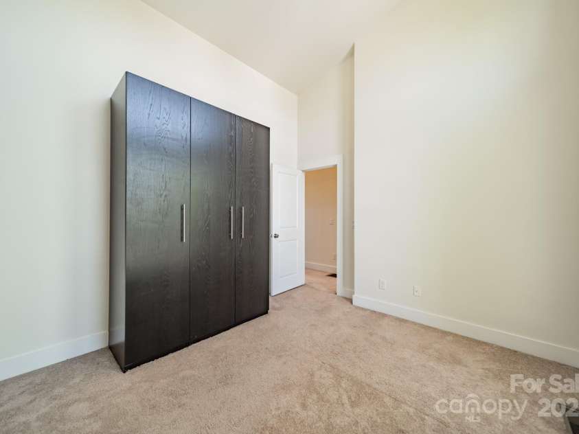 947 Warren Burgess Lane, Charlotte, NC 28205.  MLS# CAR4200841, YatesRealty ID 13601. 