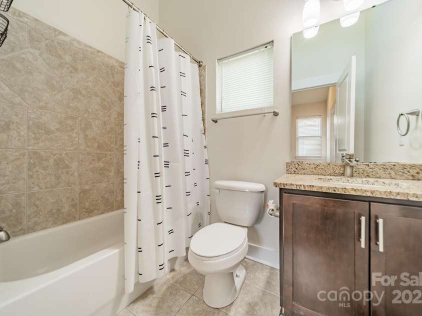 947 Warren Burgess Lane, Charlotte, NC 28205.  MLS# CAR4200841, YatesRealty ID 13601. 