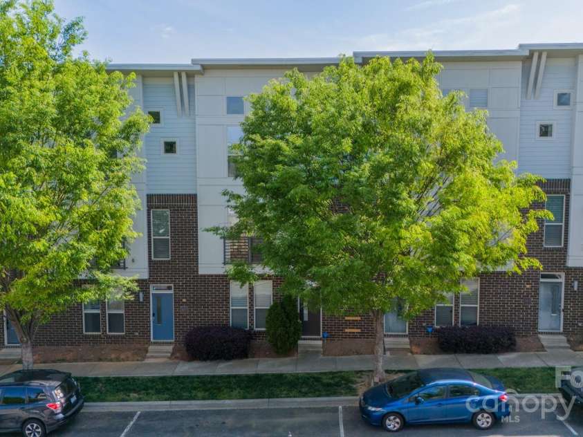 947 Warren Burgess Lane, Charlotte, NC 28205.  MLS# CAR4200841, YatesRealty ID 13601. 