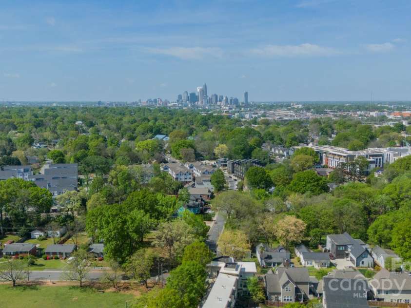 947 Warren Burgess Lane, Charlotte, NC 28205.  MLS# CAR4200841, YatesRealty ID 13601. 