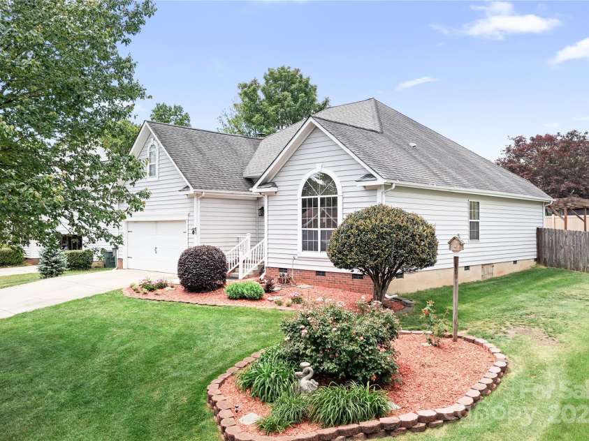 141 Rose Street, Mooresville, NC 28117.  MLS# CAR4245866, YatesRealty ID 13602. 