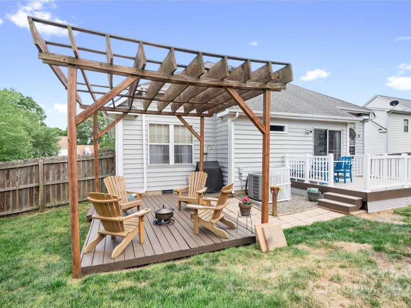 141 Rose Street, Mooresville, NC 28117.  MLS# CAR4245866, YatesRealty ID 13602. 